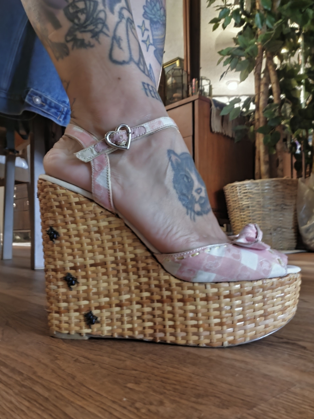 Lux" Picnic Wedge Sandals from Harajuku Lovers With Ants (Pink)